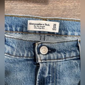 A&F The 90s ultra high rise straight jeans